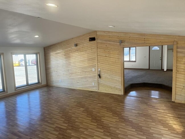 Building Photo - 6306 Schofield Ave