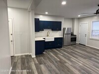 Building Photo - 539 E Pine St