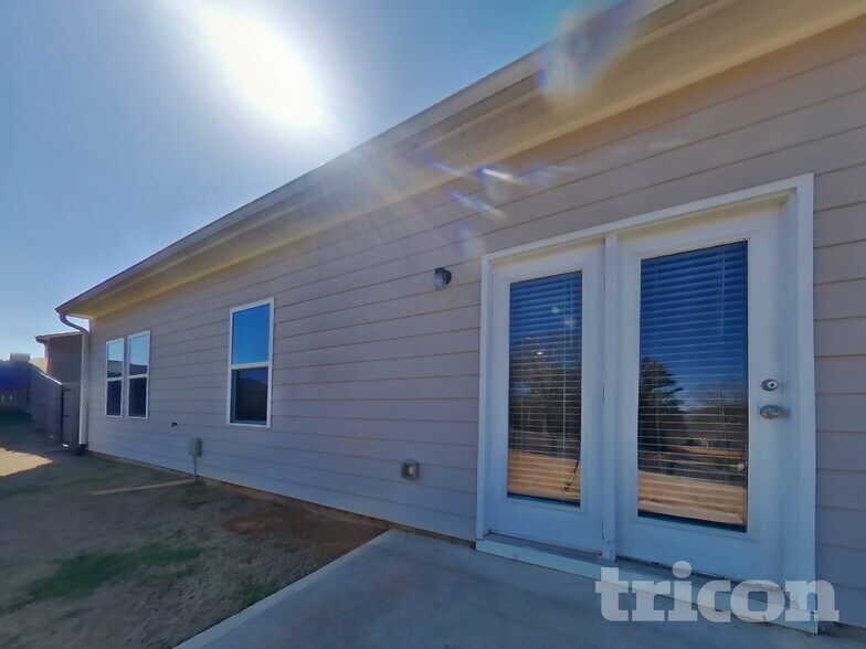 Building Photo - 115 Sorrento Dr