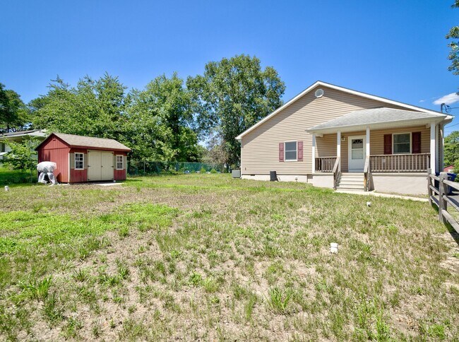 Building Photo - 756 Lakehurst Rd