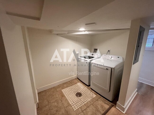Building Photo - 745 E 3155 S