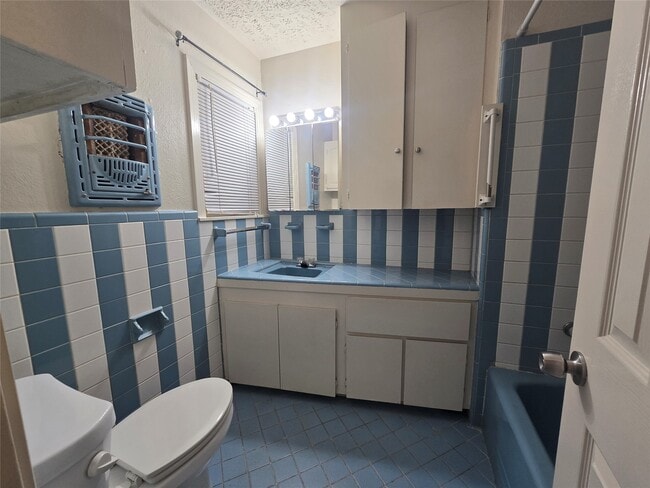 Building Photo - 6717 Fairway Dr