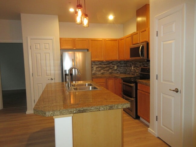 Building Photo - 2 Bedroom 2 Bath Condo in Dupont !!