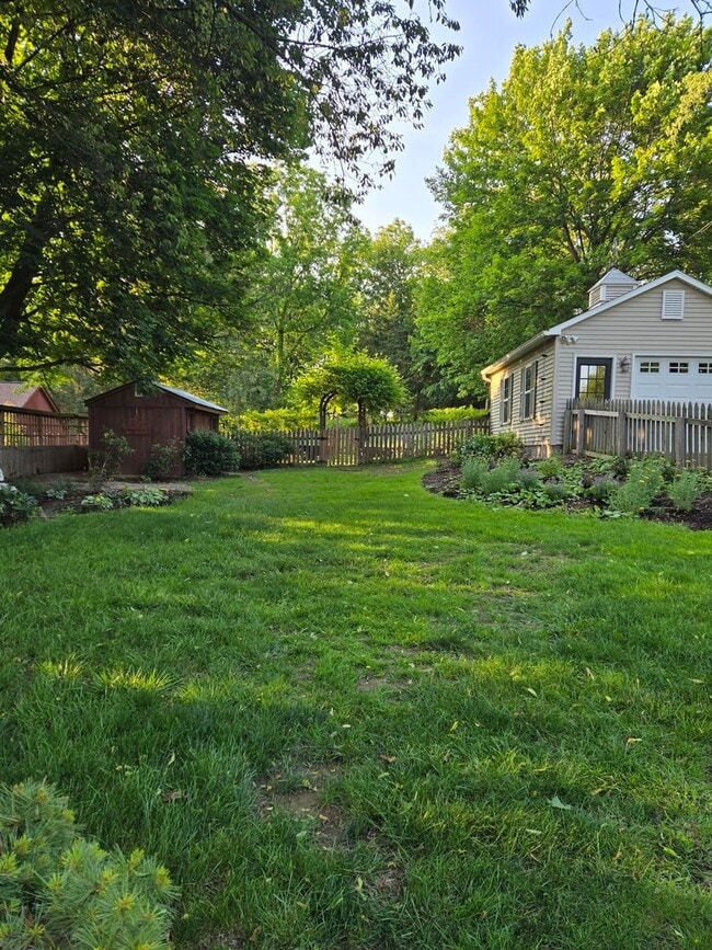 Building Photo - Charming 3-Bedroom Home in Desirable Allis...