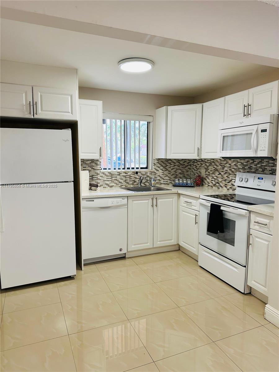 Building Photo - 6900 SW 39th St