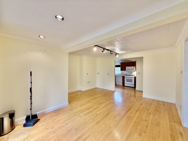 Building Photo - 23 Gardner Ave