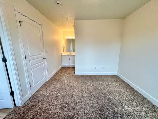 Building Photo - NEWLY RENOVATED! Spacious 2-Bedroom Townhome in a Charming Cul-de-Sac!