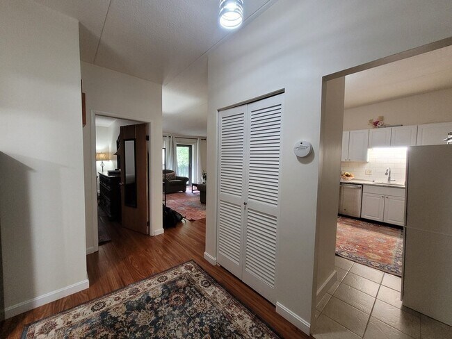 Building Photo - 80 N Warren St