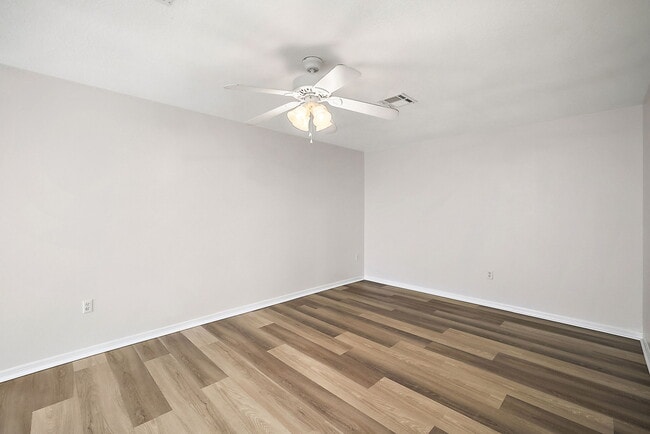 Building Photo - 202 Fernwood St