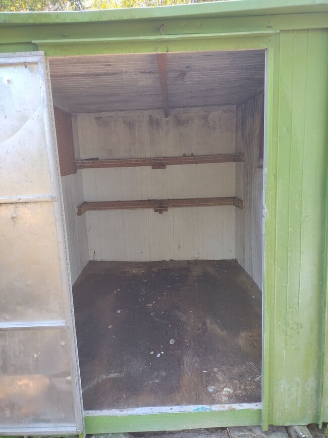 Building Photo - Adorable UPDATED 1 bedroom 1 Bath home with bonus Room