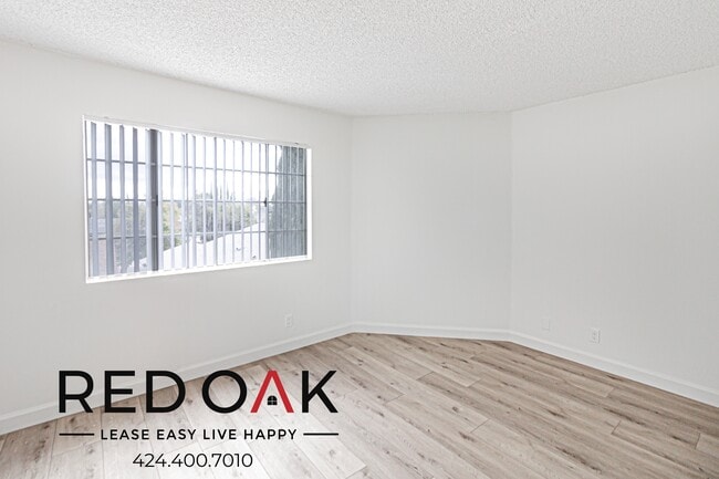 Building Photo - ~1 Month FREE~ Spacious Three Bedroom with...