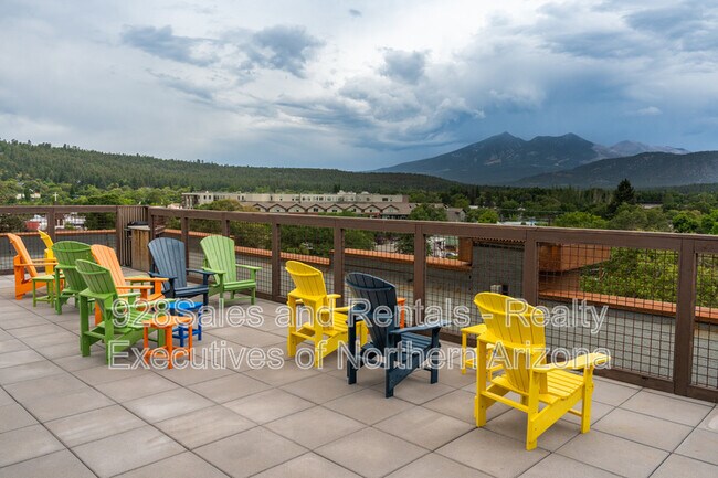 Building Photo - 207 S Beaver St