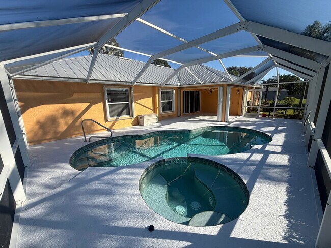 Building Photo - 1829 SW Hickock Terrace