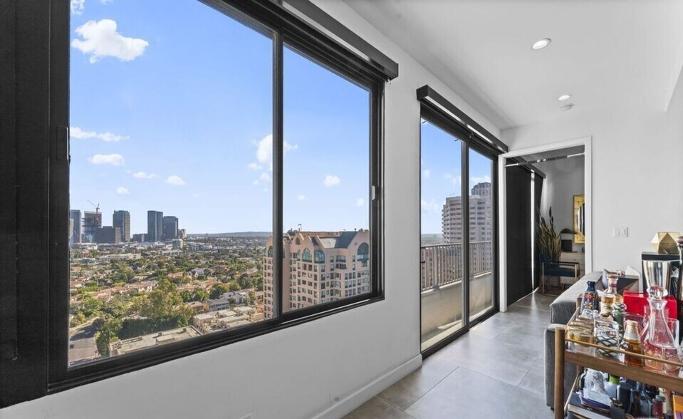 Building Photo - 10501 Wilshire Blvd