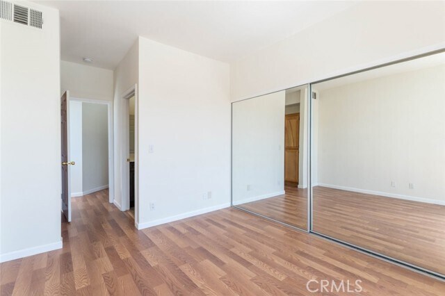 Building Photo - 14948 Moorpark St