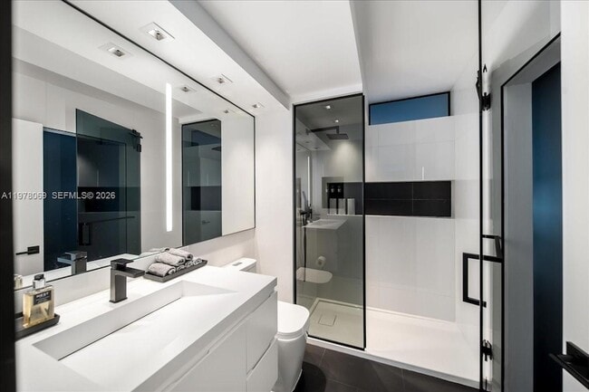 Building Photo - 650 West Ave