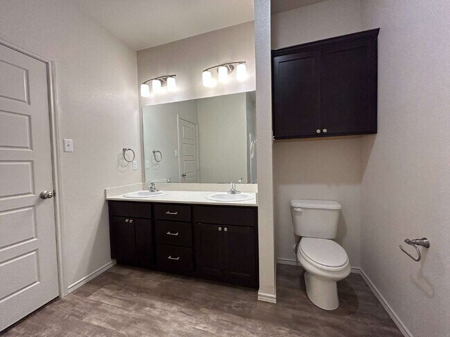 Building Photo - Beautiful Home Located In Stonewood Division & Minutes From Elementary!