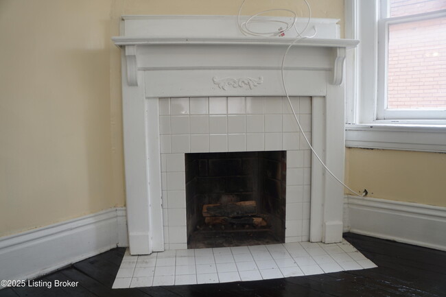 Building Photo - 226 W Burnett Ave