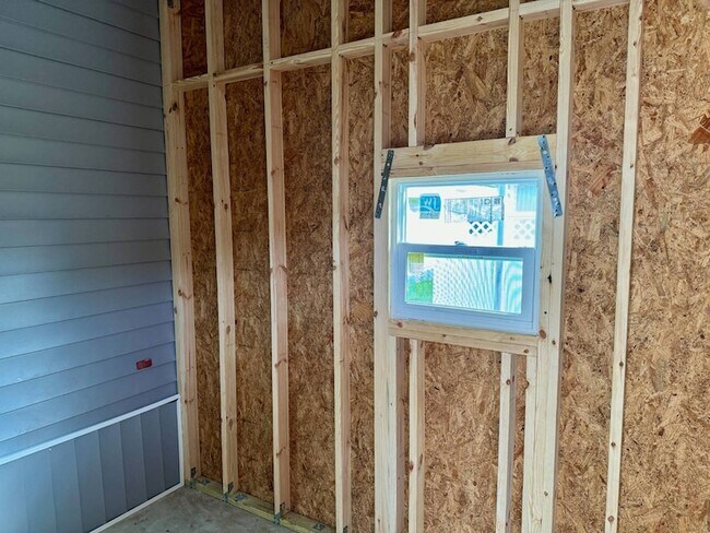 Building Photo - 1283 Jamestown Dr