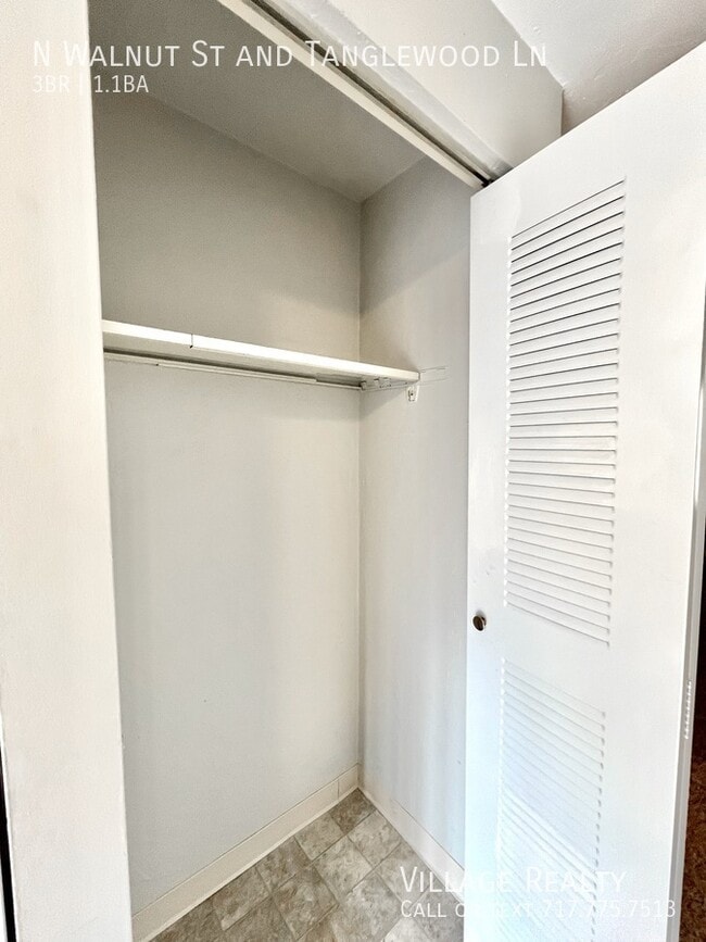 Building Photo - 492 N Walnut St