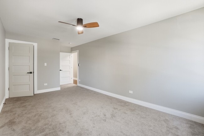 Building Photo - 4447 S Leamington Ave