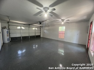 Building Photo - 568 Lake Forest