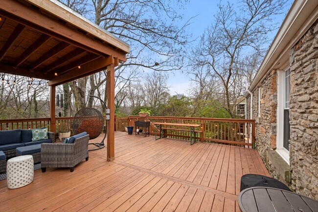 Building Photo - 1601 Golf St