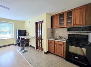 Building Photo - 830 S 49th St