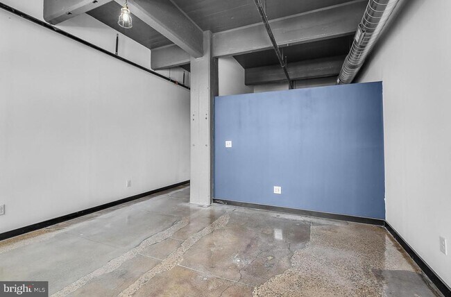 Building Photo - 1701 Tulip St