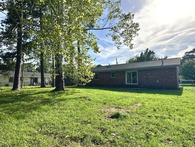 Building Photo - 627 Burgoyne Dr