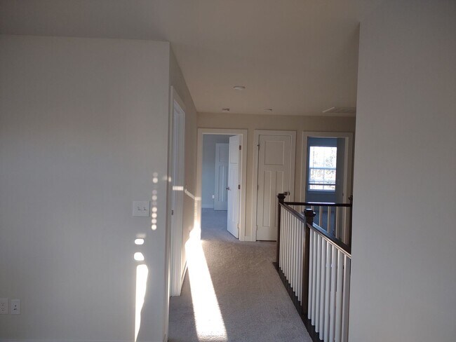Building Photo - $300 OFF THE FIRST FULL MONTH's RENT!!! Su...
