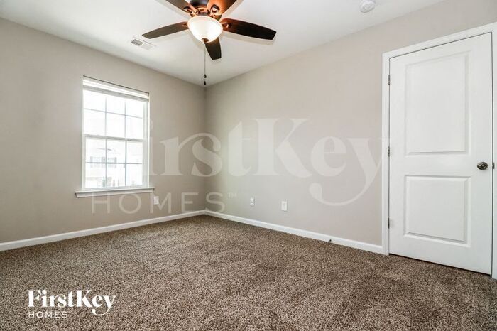 Building Photo - 770 Redbud Ln