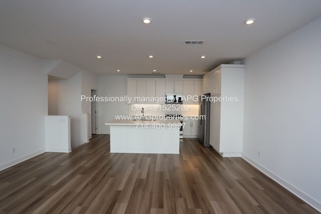 Building Photo - 1511 W Bushell St