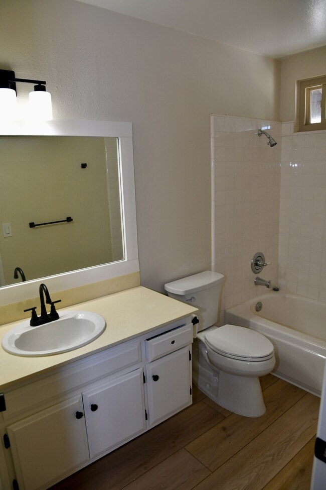 Building Photo - 10575 Canyon Lake Dr
