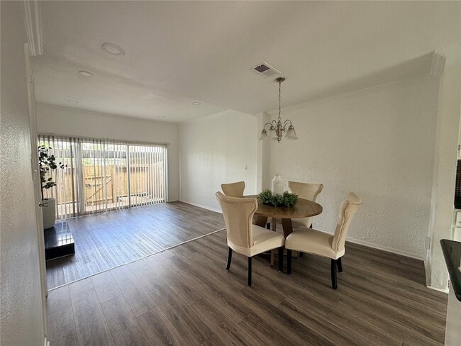 Building Photo - 7700 Creekbend Dr