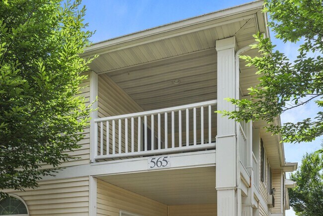 Building Photo - Luxury Loft Apartment- Downtown Canby