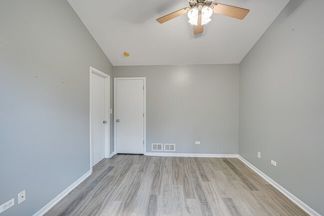 Building Photo - 2855 Vernal Ln