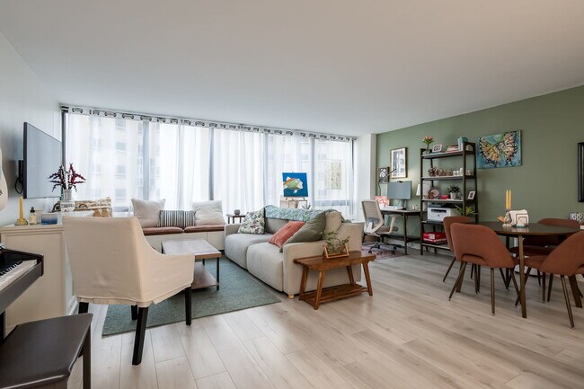 Building Photo - 2800 N Lake Shore Dr