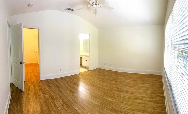 Building Photo - 295 Fareham Dr