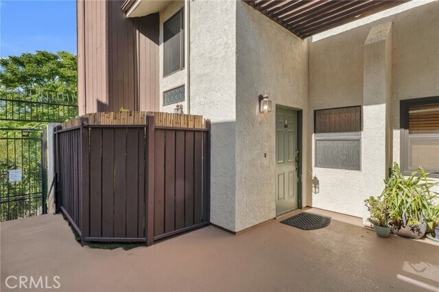 Building Photo - 6323 Reseda Blvd