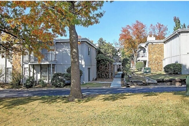 Building Photo - 2417 E 55th Pl