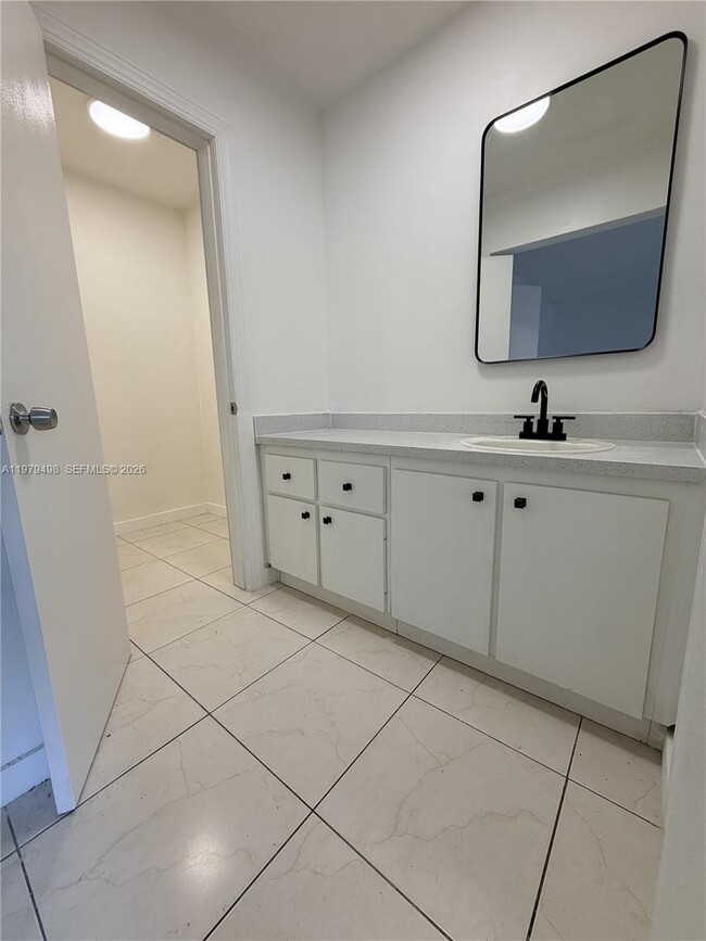 Building Photo - 1525 NW 19th Terrace