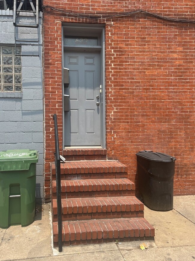 Building Photo - 2BD/1BA Spacious, Fabulous Fells Point Apartment