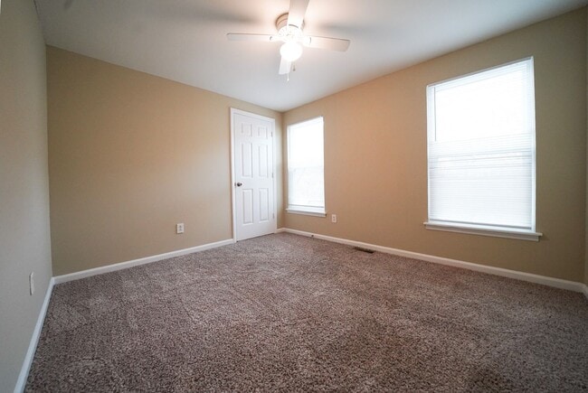 Building Photo - Remodeled 2 sty 4 bd, 2 1/2 ba 2 car gar fenced yd 6 ,9, or 12 mo lease