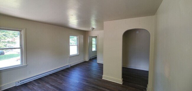 Building Photo - 2400 Maywood St