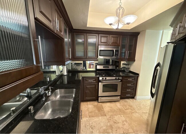 Building Photo - 230 E Flamingo Rd