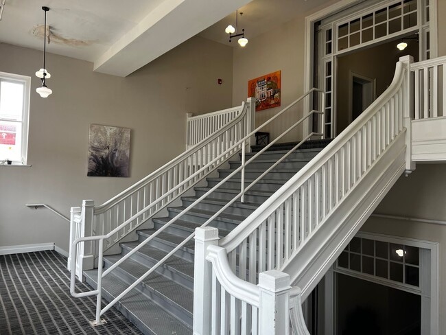 Building Photo - 4629 E Thompson St