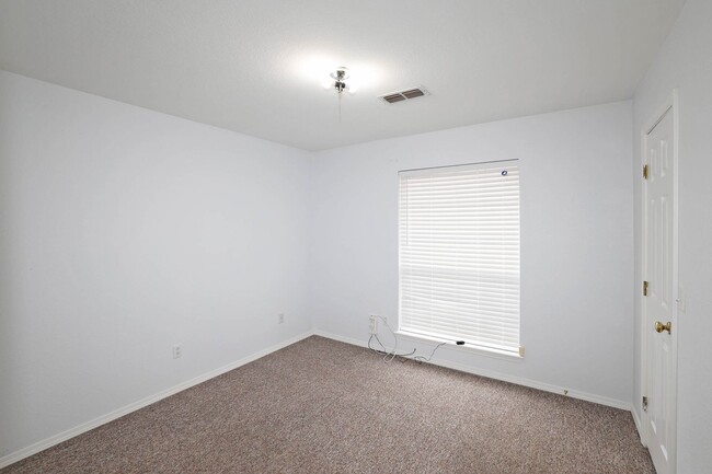 Building Photo - 5706 Laguna Dr