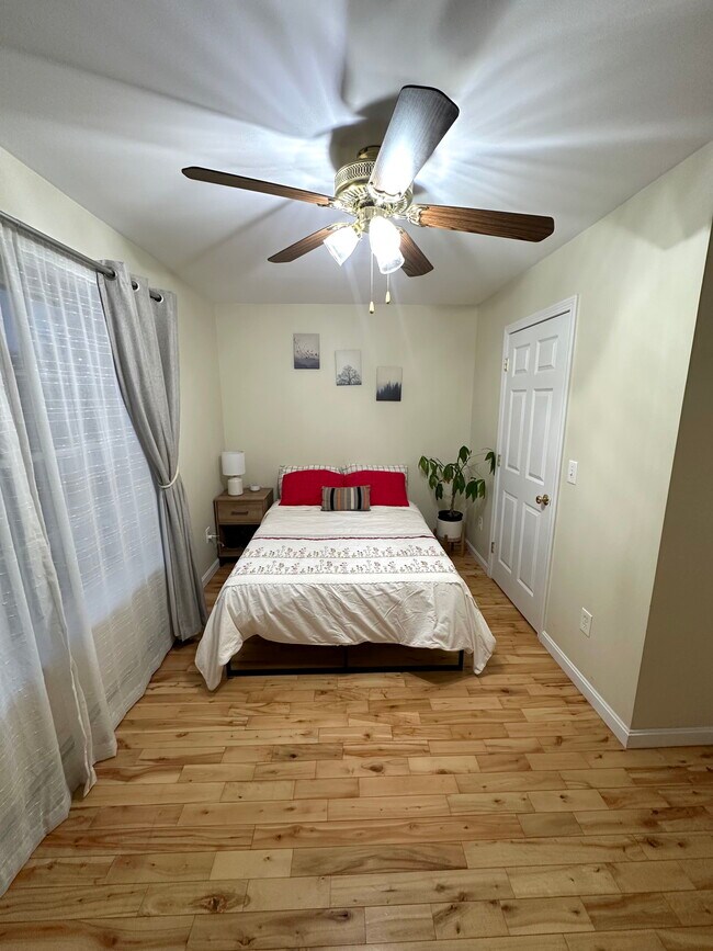 Building Photo - 39 River Village Dr