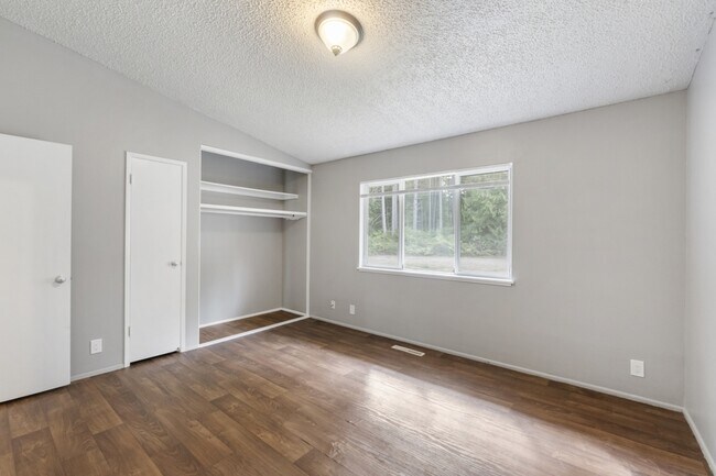 Building Photo - 12767 Lala Cove Ln SE
